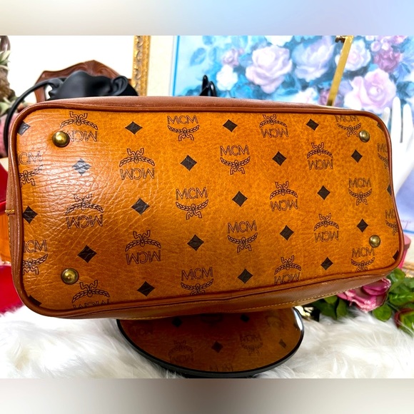 MCM Visetos Bucket Bag - Picture 11 of 14